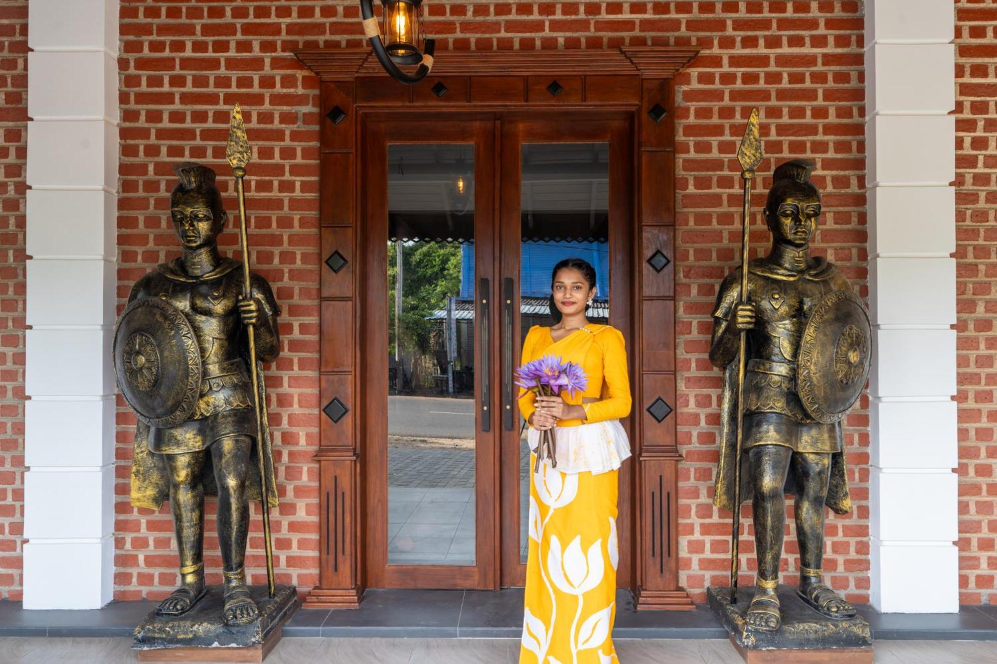 Golden Stars Hotel Dambulla Buitenkant foto