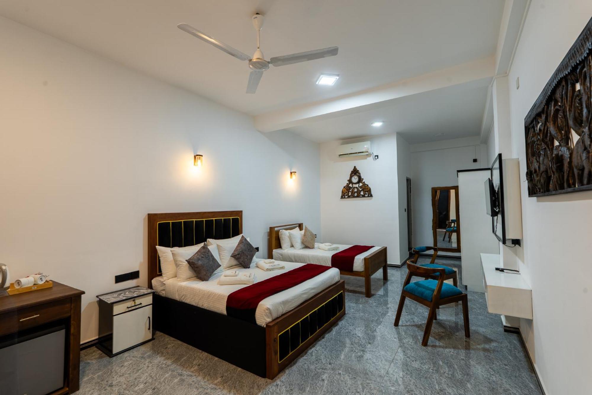 Golden Stars Hotel Dambulla Buitenkant foto