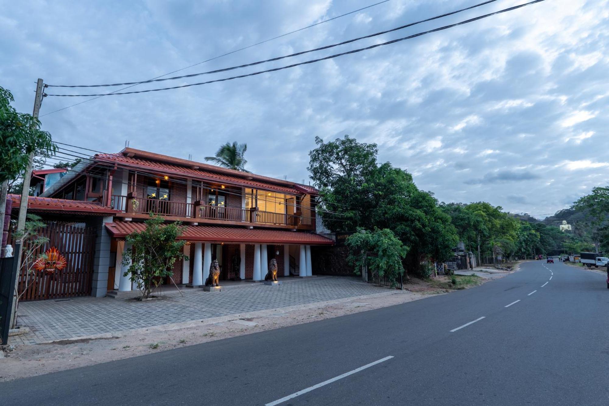 Golden Stars Hotel Dambulla Buitenkant foto