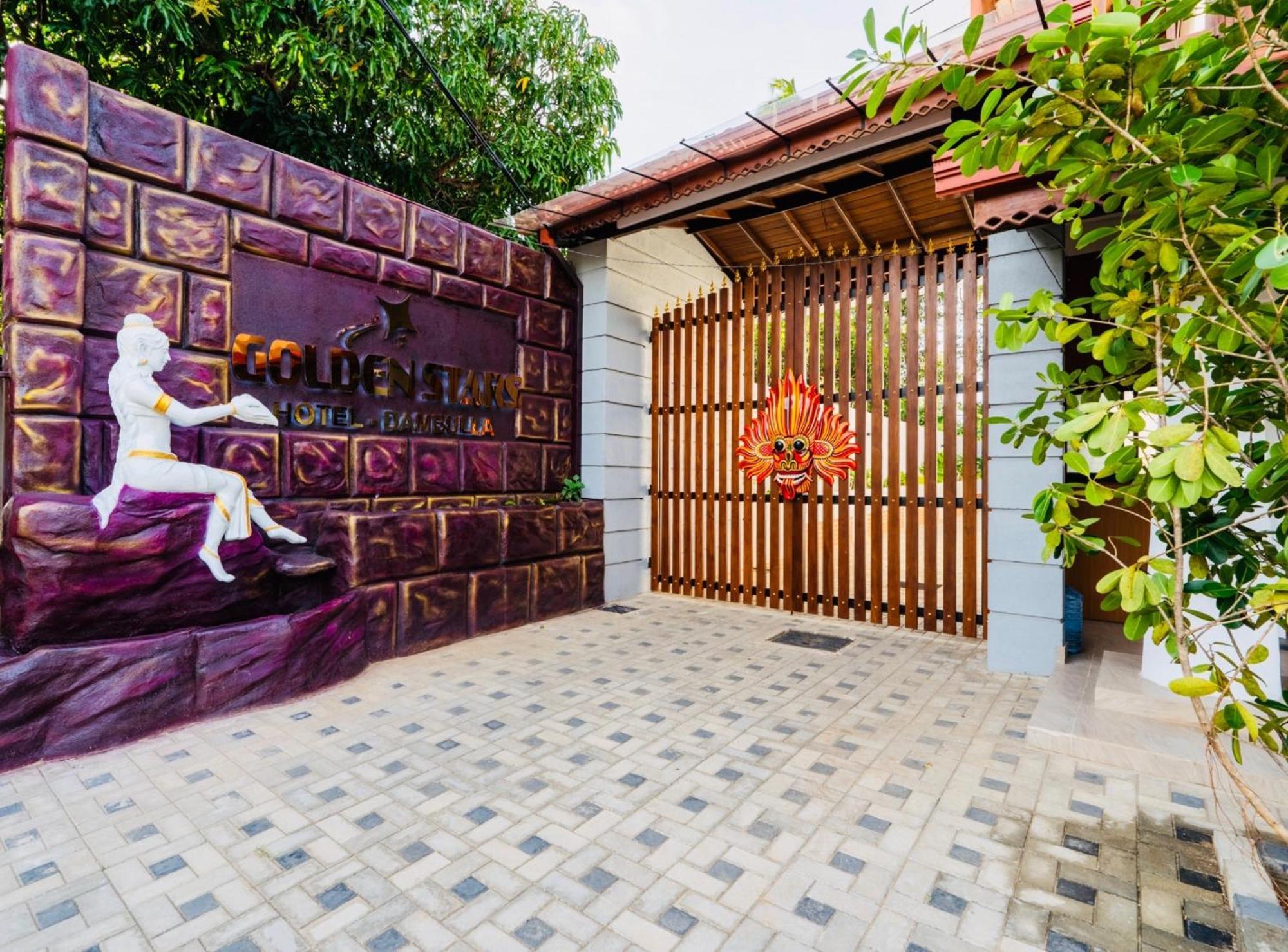 Golden Stars Hotel Dambulla Buitenkant foto